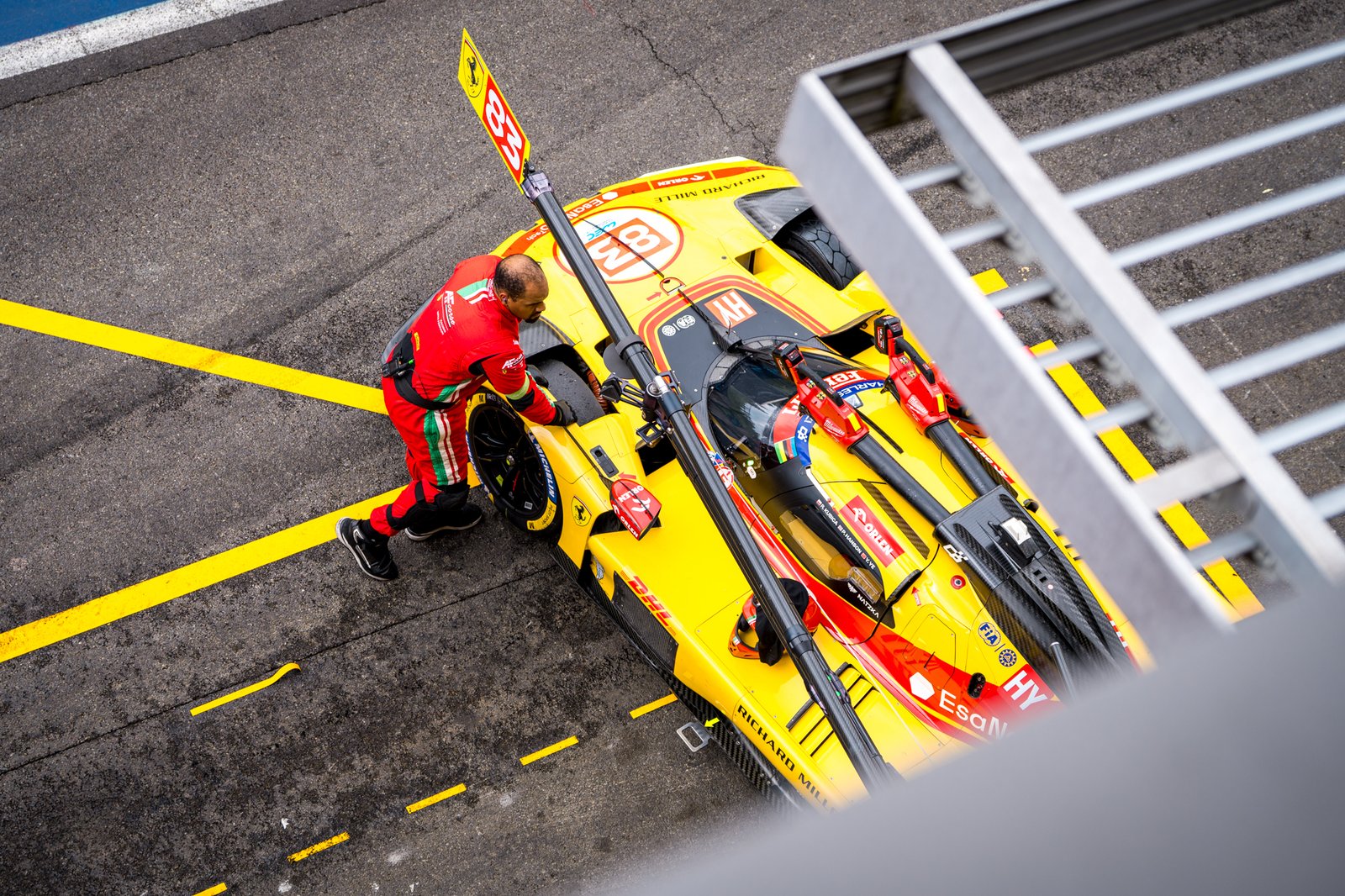 Ferrari Pit stop from above