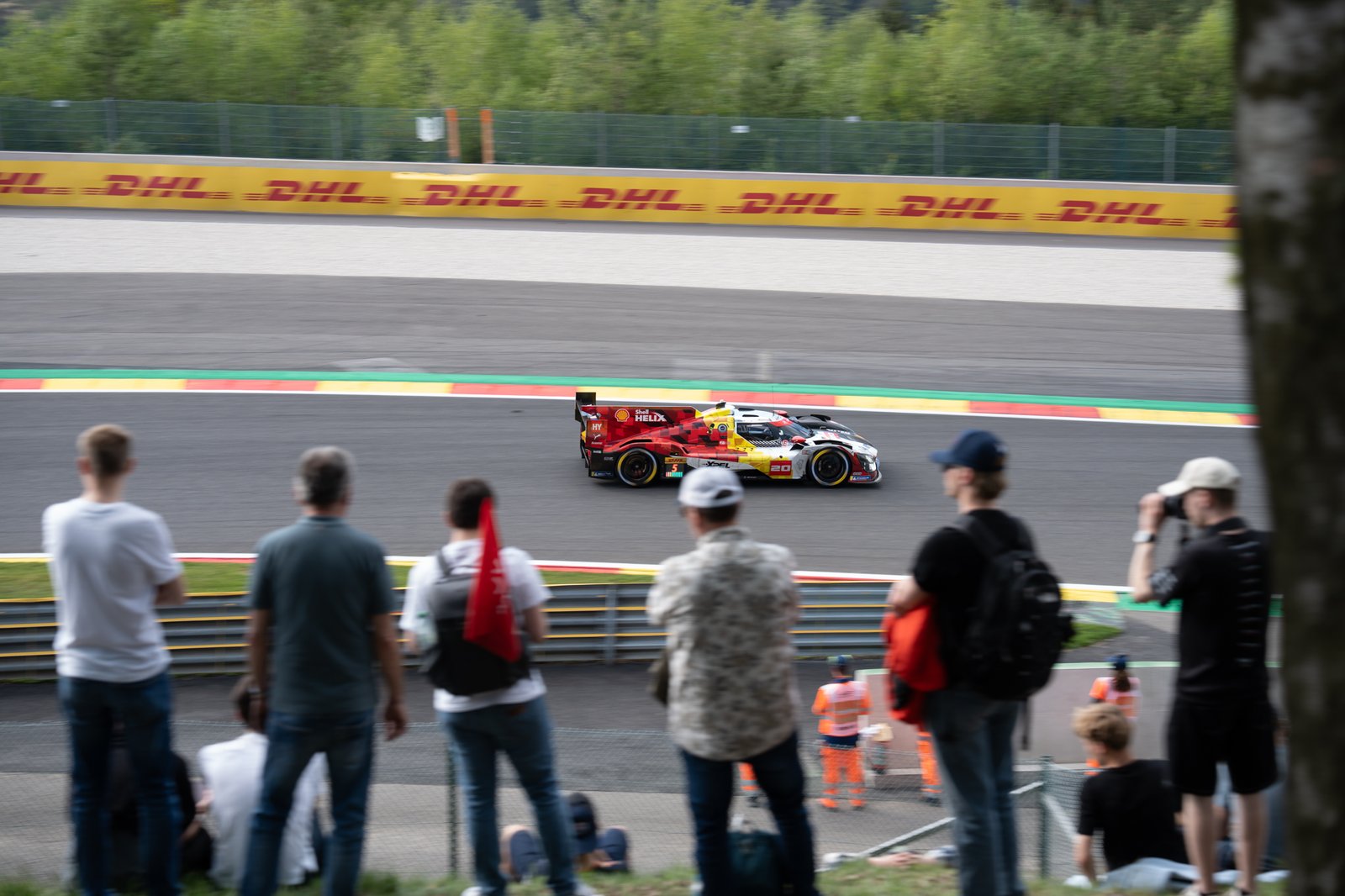 Crowd watching the BWM hypercar pass by at Circuit Spa Francorchamps 2026