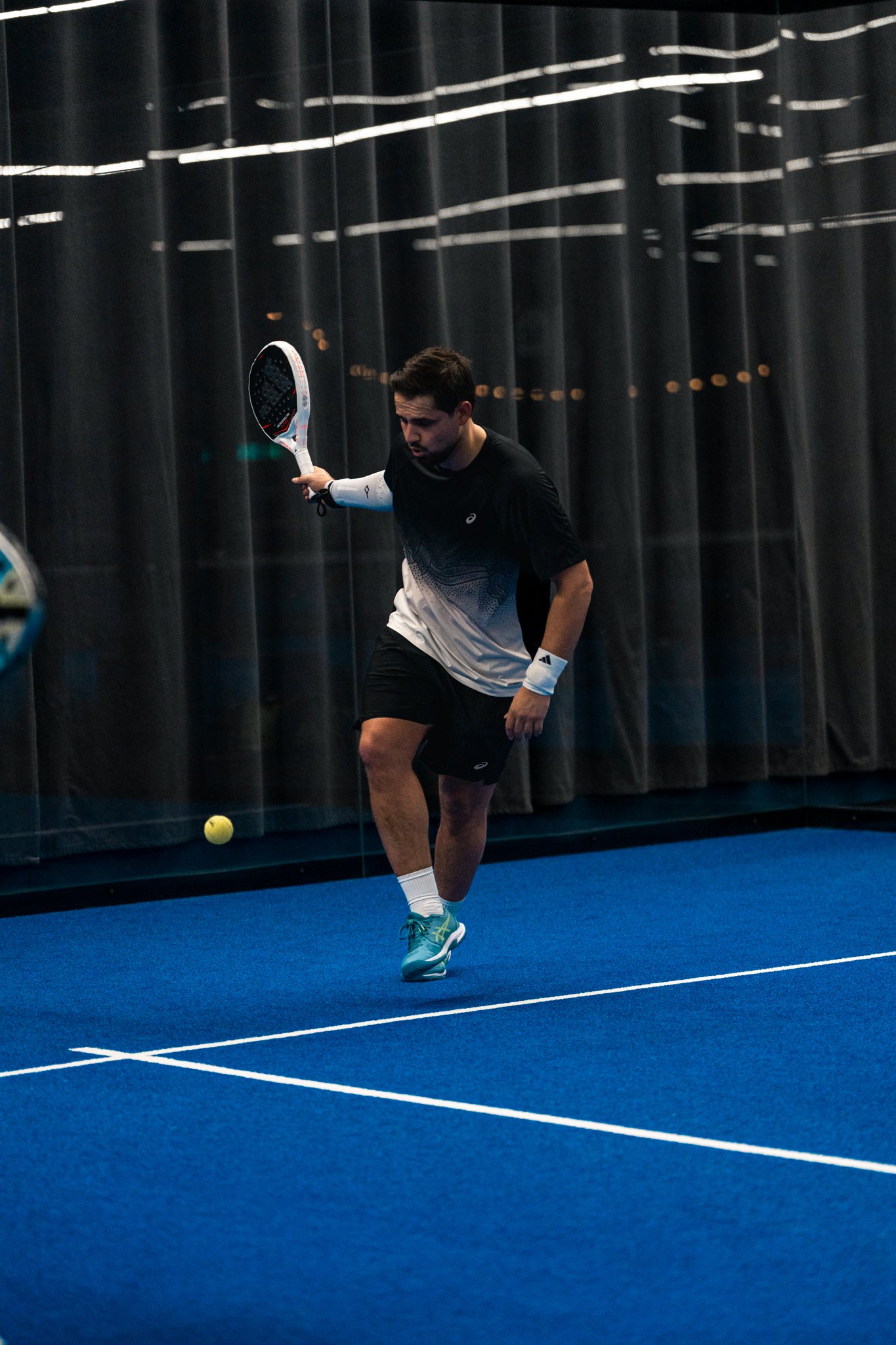 Padel serve from the front